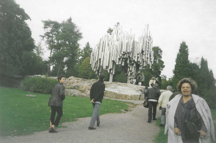 ΕΛΣΙΝΚΙ, στο μνημείο του SIBELIUS, 2001